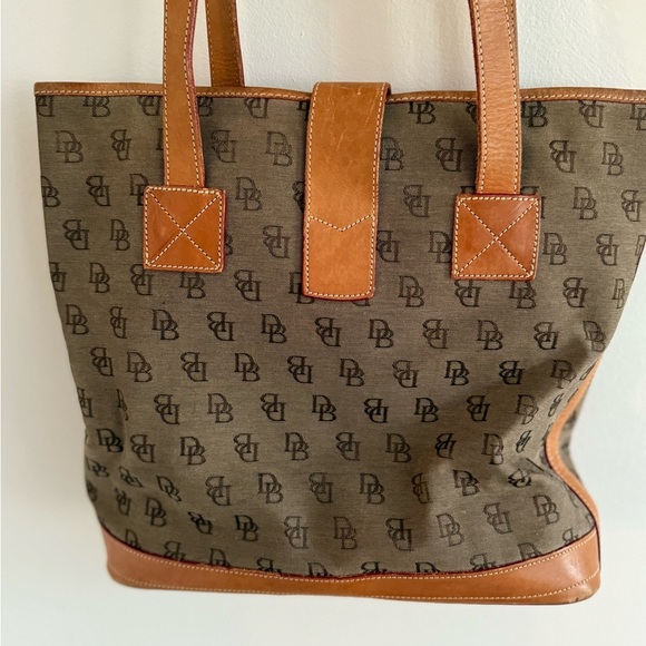Dooney & Bourke canvas and leather bag - Picture 2 of 7
